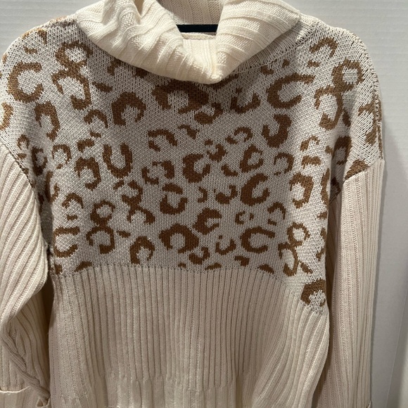 Nine West Sweaters - Nine West Leopard 🐆 Print Cream & Tan Cowl-neck Pullover Sweater